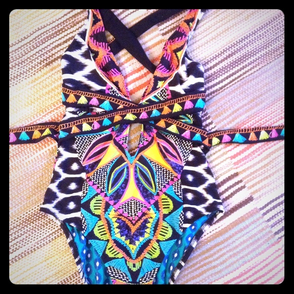 Trina Turk Other - Trina Turk Sz 6 Swim suit - patterned